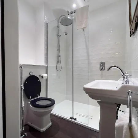 Holiday home Daweswood, Patterdale, Characterful With Fairy Tale Garden And Fell Walks From The Door Patterdale