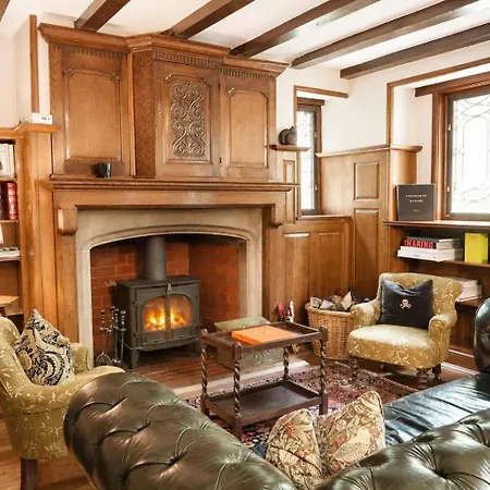 בית נופש Daweswood, Patterdale, Characterful With Fairy Tale Garden And Fell Walks From The Door פאטרדייל
