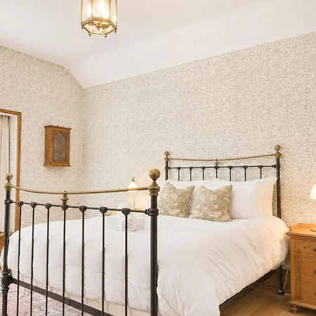 Daweswood, Patterdale, Characterful With Fairy Tale Garden And Fell Walks From The Door