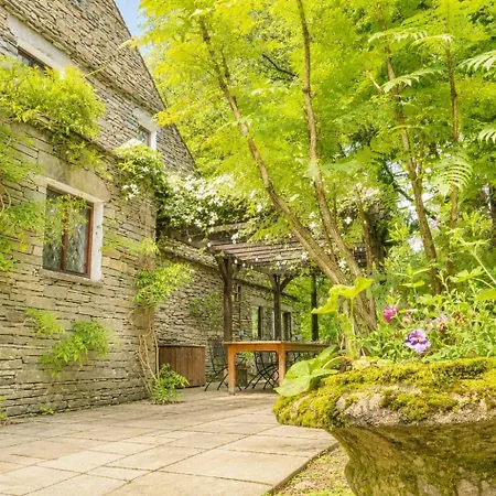 בית נופש Daweswood, Patterdale, Characterful With Fairy Tale Garden And Fell Walks From The Door פאטרדייל