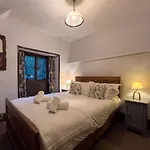 펜션 Daweswood, Patterdale, Characterful With Fairy Tale Garden And Fell Walks From The Door 페터데일